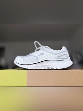 Skechers GO RUN Consistent 2.0 Silver Wolf men's shoes.